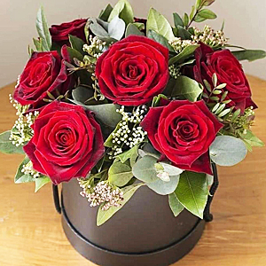 Hat Box with 6 Roses